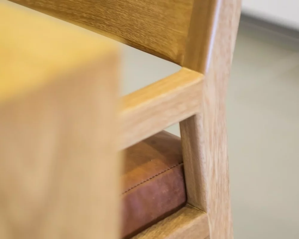 armchair-chair-individual-sofa-solid-natural-wood-structure-seat-back-natural-leather